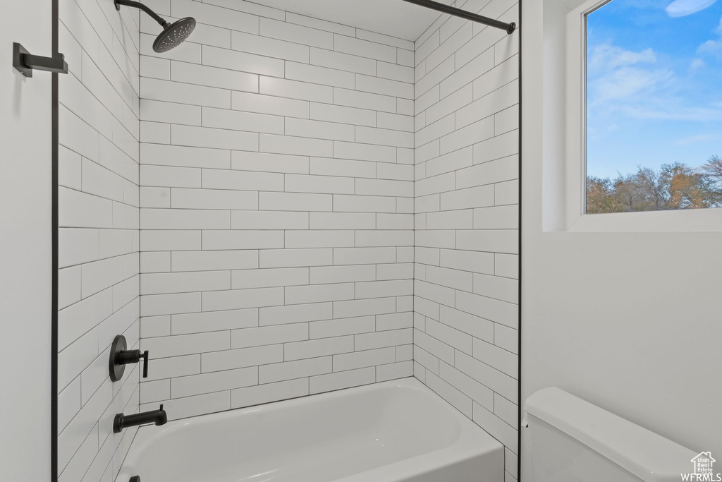Bathroom featuring toilet and tiled shower / bath