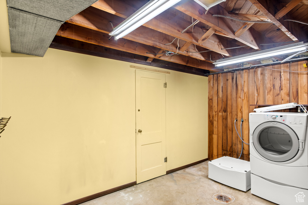 Basement with washer / clothes dryer
