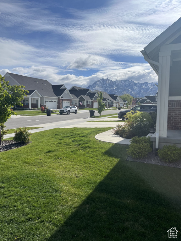 View of yard featuring a mountain view
