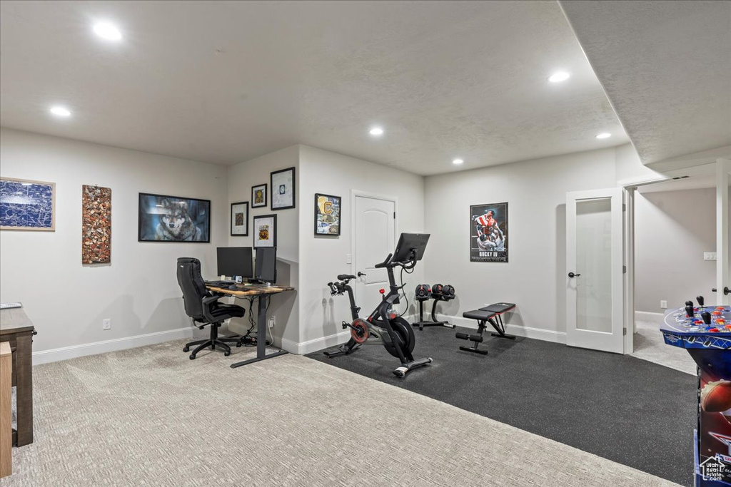 Exercise room with carpet floors