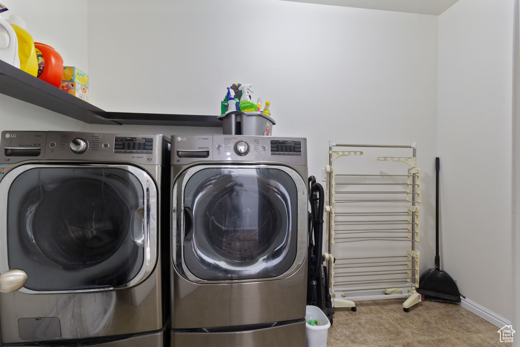 Laundry area with tile flooring and independent washer and dryer