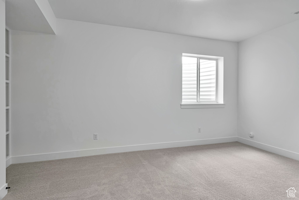 Unfurnished room with carpet flooring