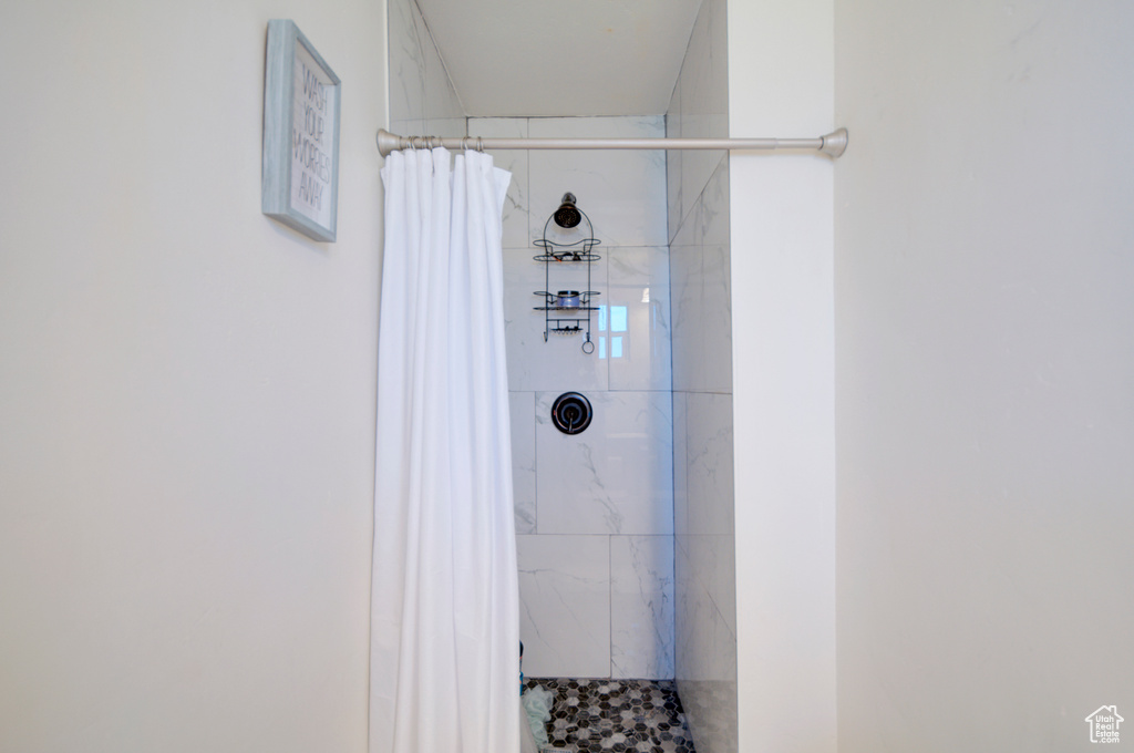 Bathroom featuring curtained shower