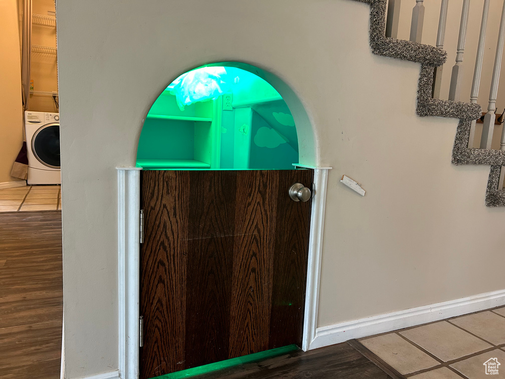 Entrance to property with washer / dryer