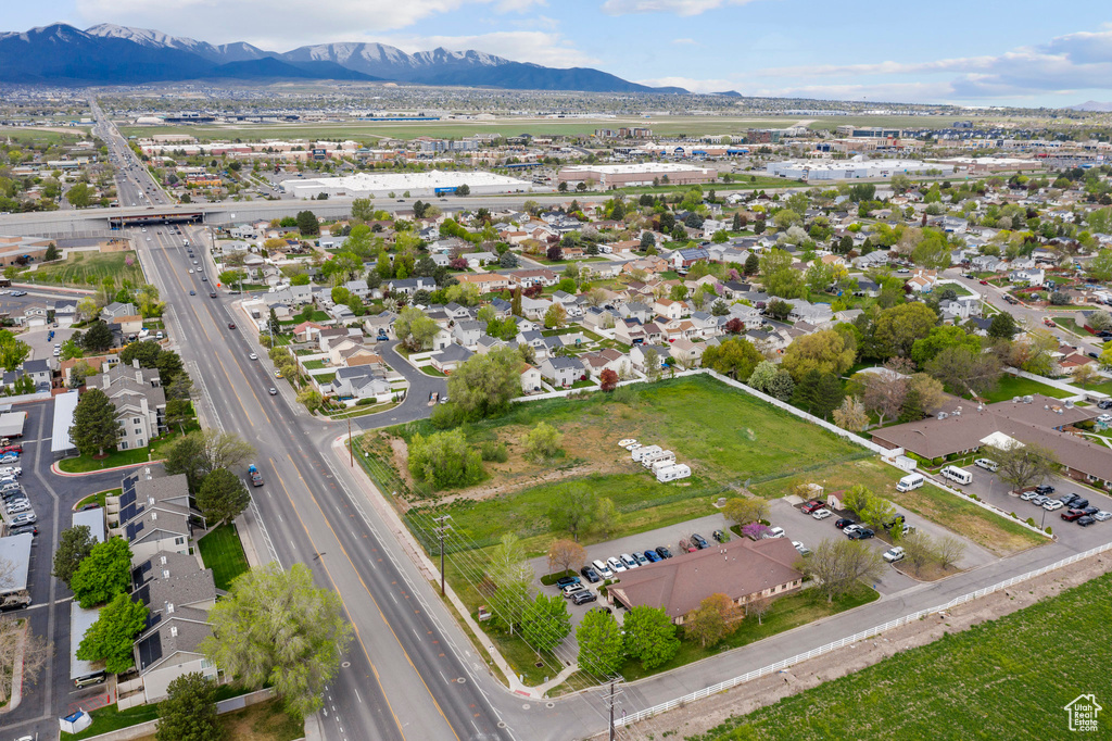 Drone / aerial view featuring a mountain view