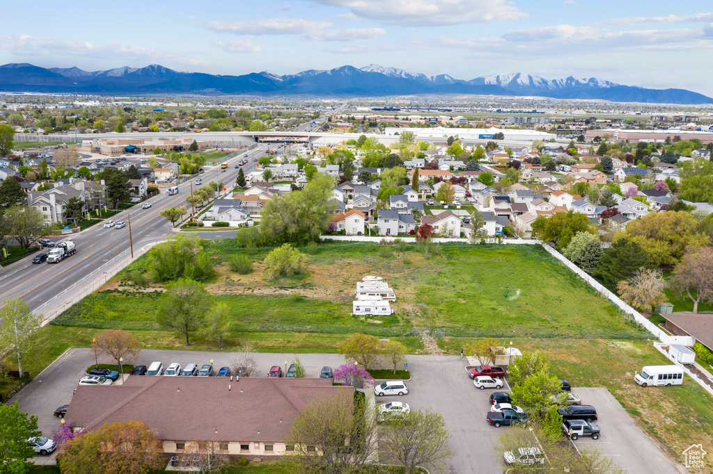 Drone / aerial view featuring a mountain view