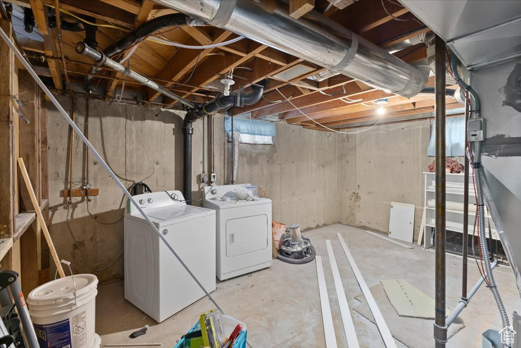 Basement featuring washing machine and clothes dryer
