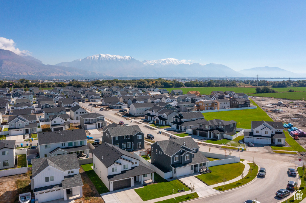 Bird's eye view with a mountain view