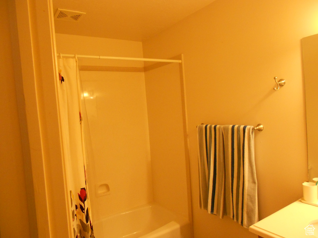 Bathroom with shower / bath combo with shower curtain