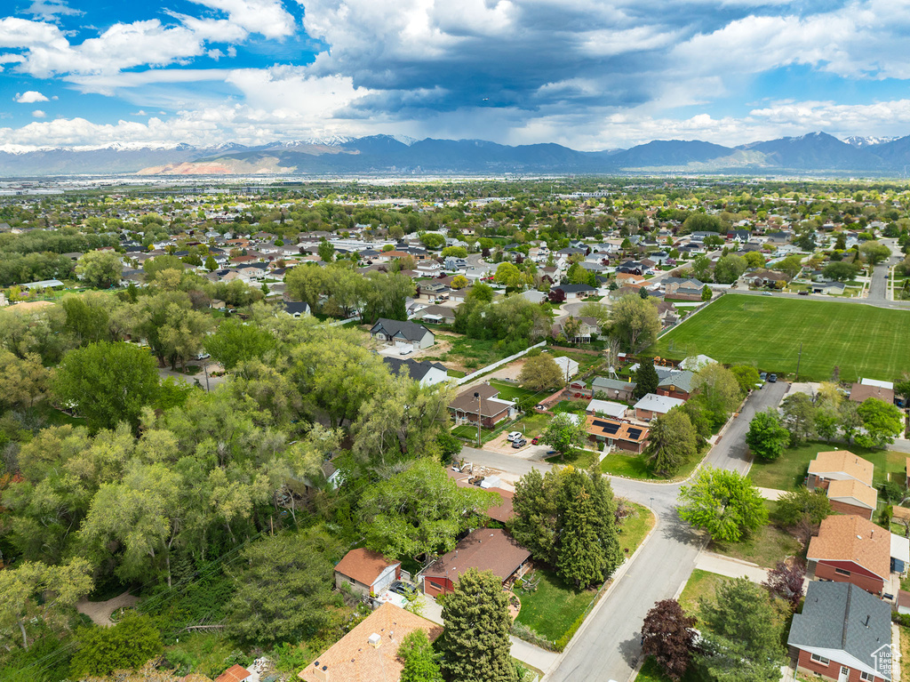 Drone / aerial view featuring a mountain view