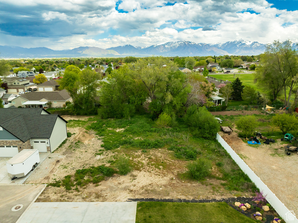 Aerial view with a mountain view