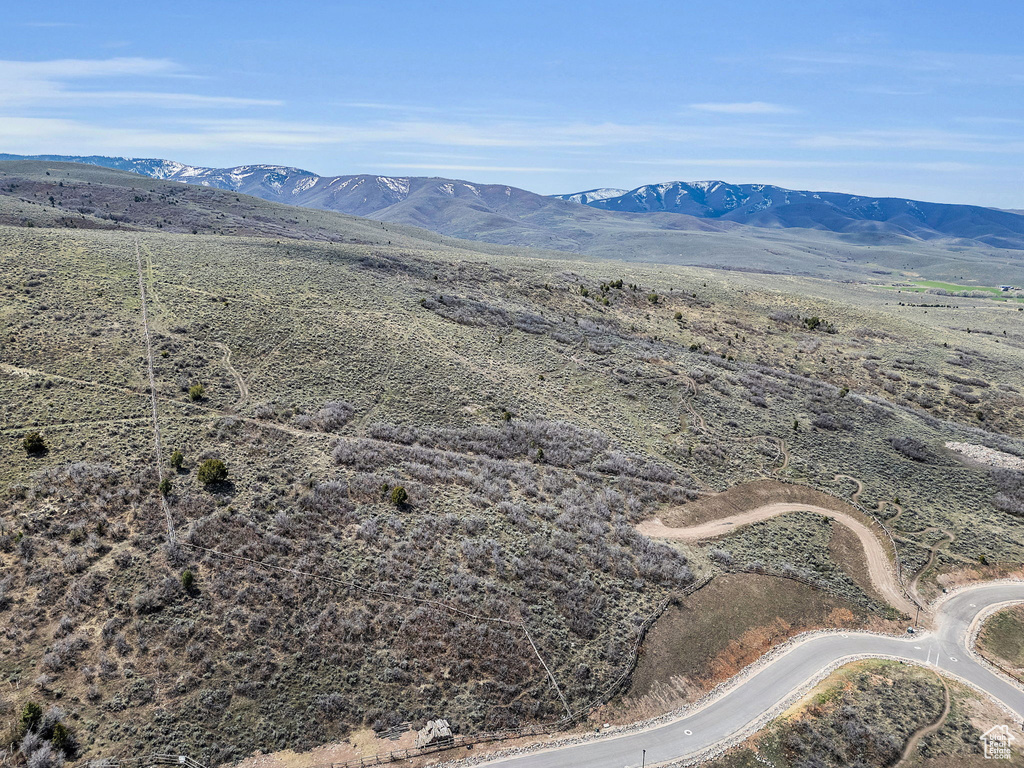 Aerial view with a mountain view