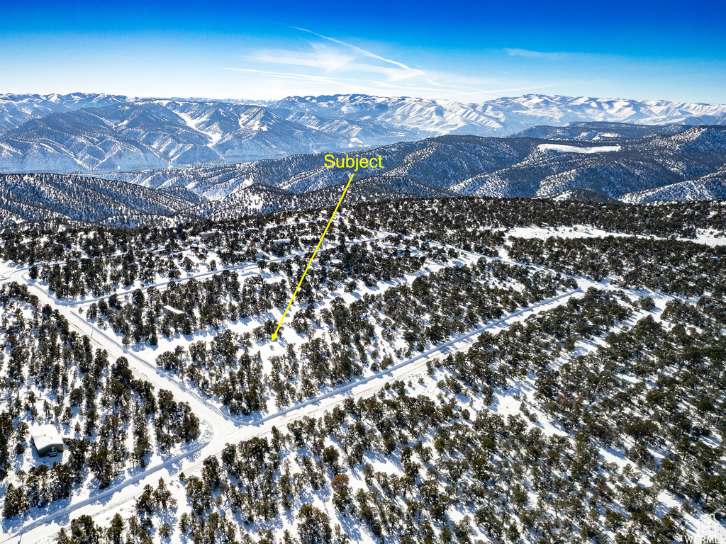 Snowy aerial view featuring a mountain view