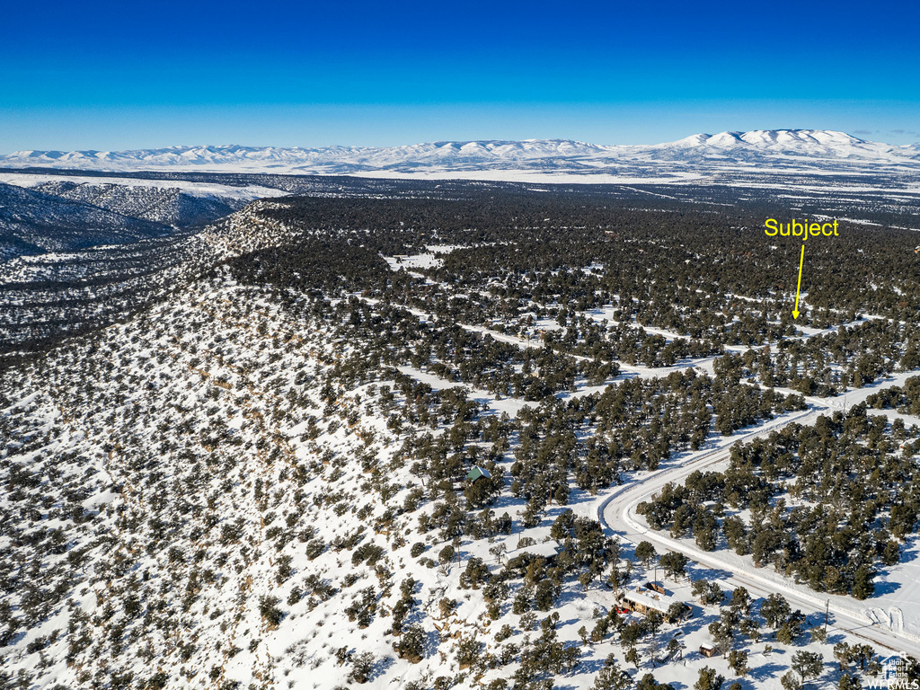 Snowy aerial view with a mountain view