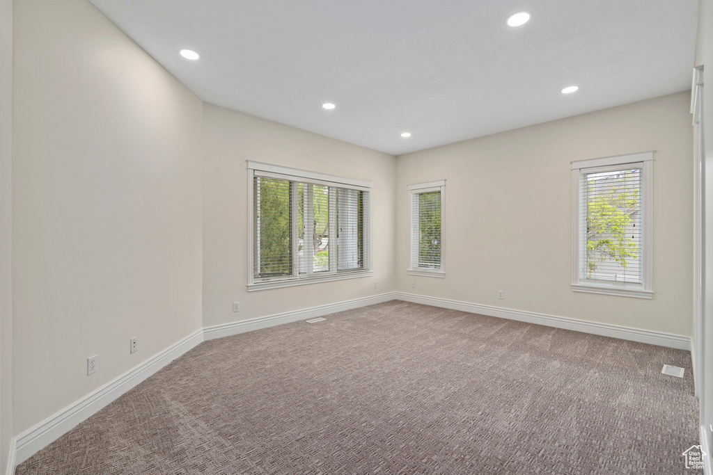 Unfurnished room featuring carpet