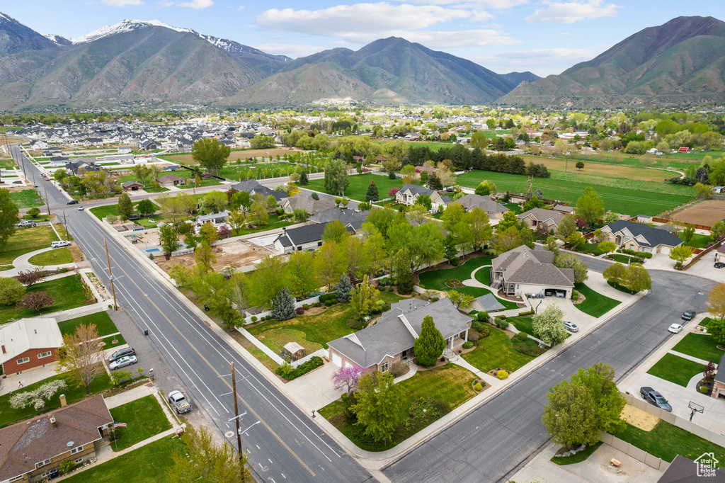 Bird's eye view with a mountain view