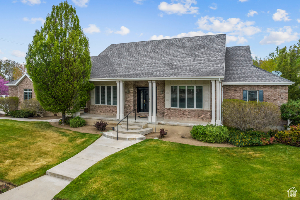 View of front of property featuring a front lawn