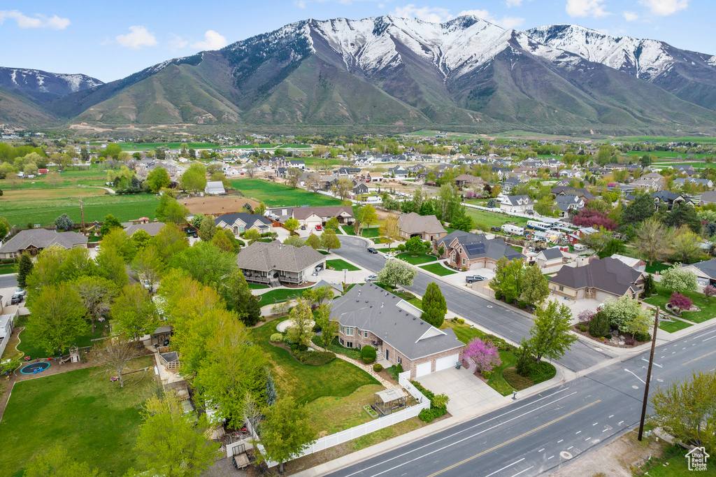 Bird's eye view with a mountain view