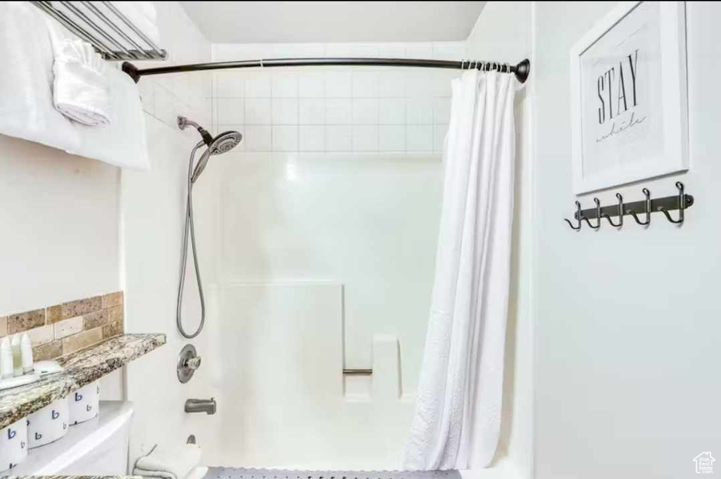 Bathroom with shower / tub combo with curtain