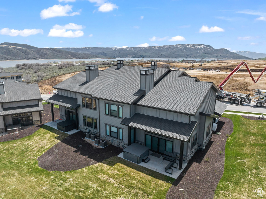 Drone / aerial view featuring a mountain view