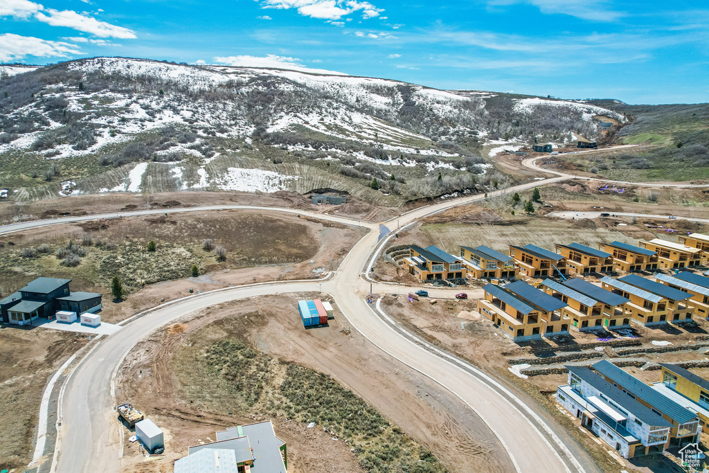 Drone / aerial view featuring a mountain view