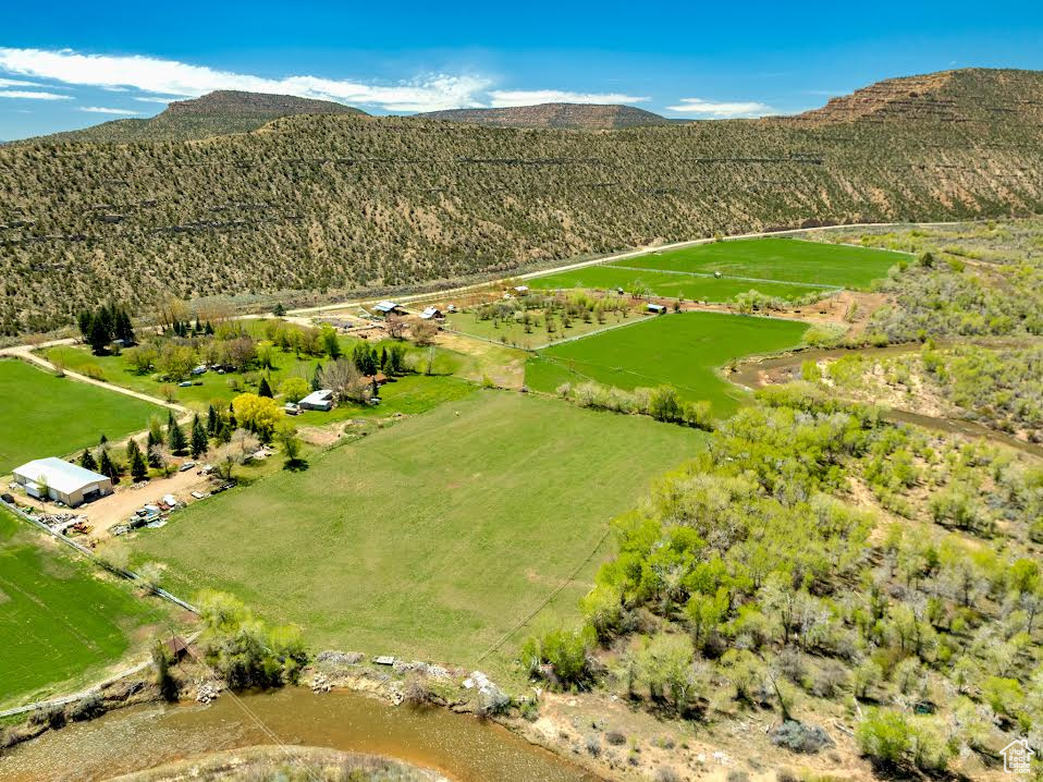 Birds eye view of property featuring a mountain view