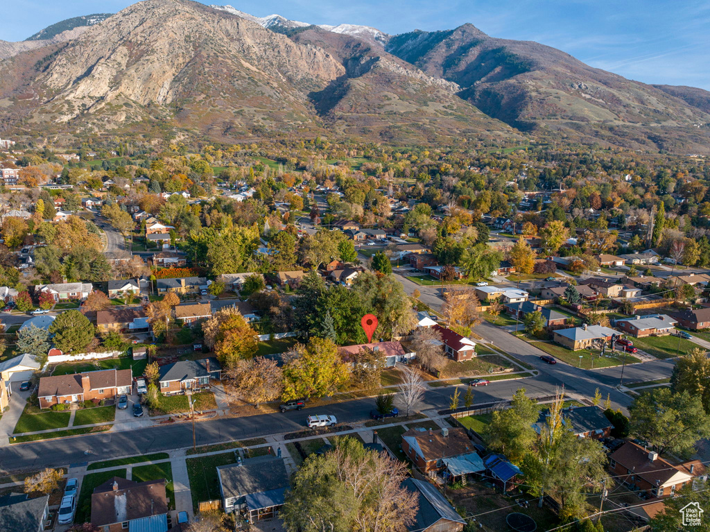 Bird\\\\\\\'s eye view with a mountain view