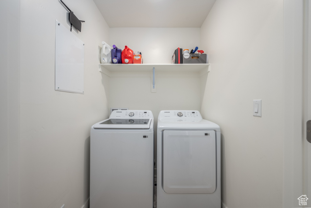 Laundry room with independent washer and dryer