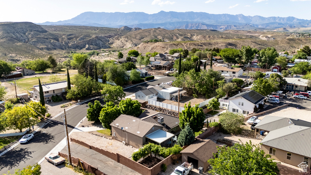 Birds eye view of property featuring a mountain view