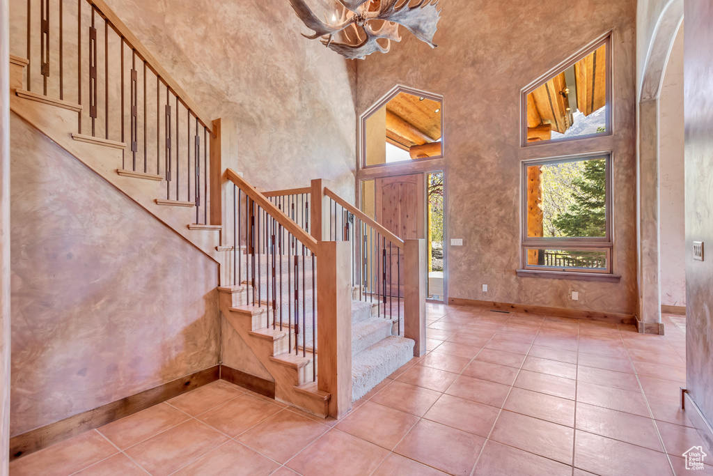 Tiled entryway with a high ceiling