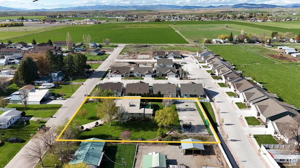 Aerial view with a mountain view