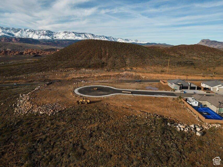 Aerial view with a mountain view