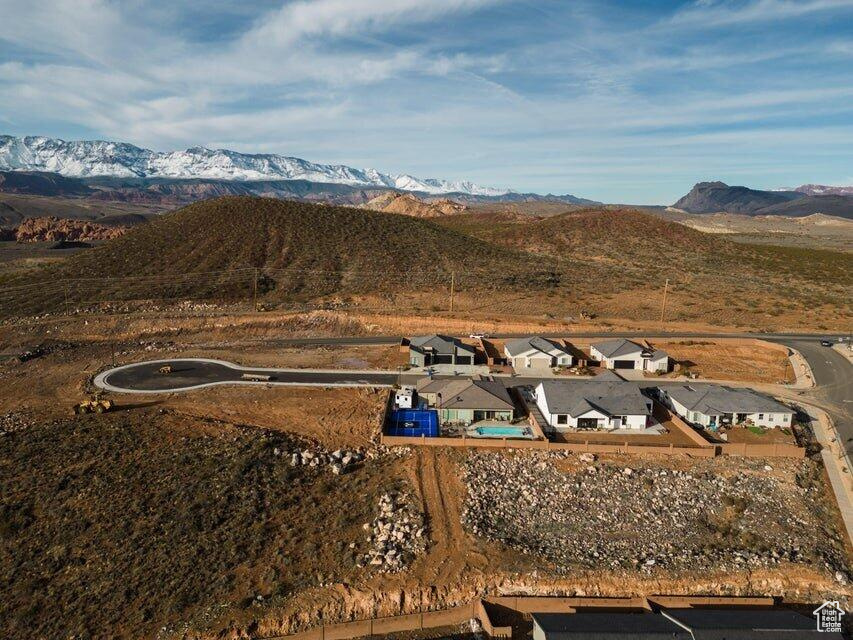 Birds eye view of property featuring a mountain view