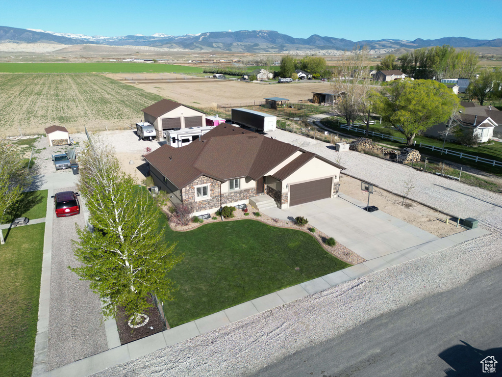 Aerial view with a mountain view