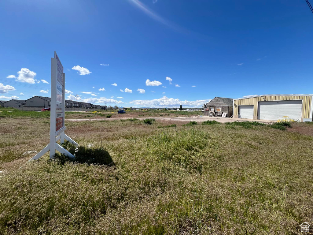 View of yard featuring an outdoor structure and a garage