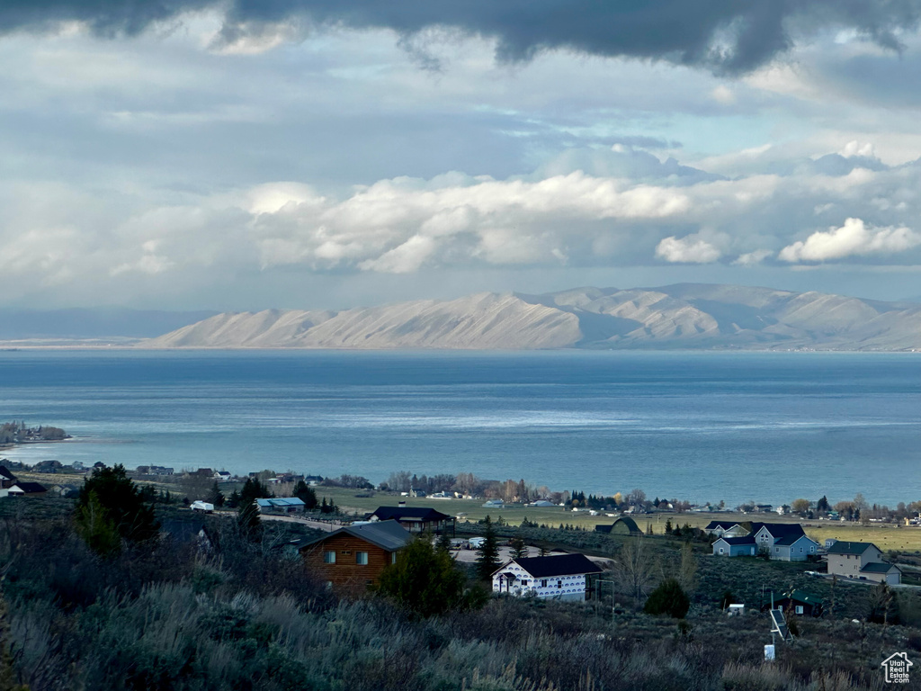 View of water feature featuring a mountain view