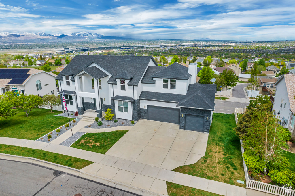 Aerial view with a mountain view