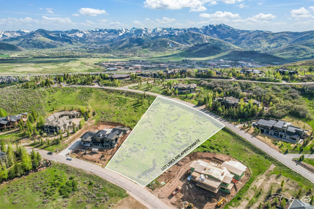 Birds eye view of property featuring a mountain view