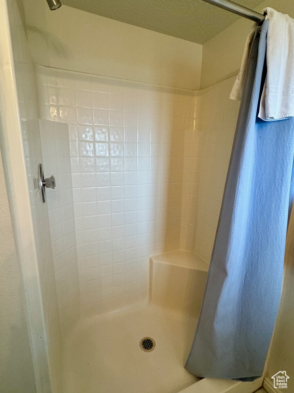 Bathroom featuring tiled shower