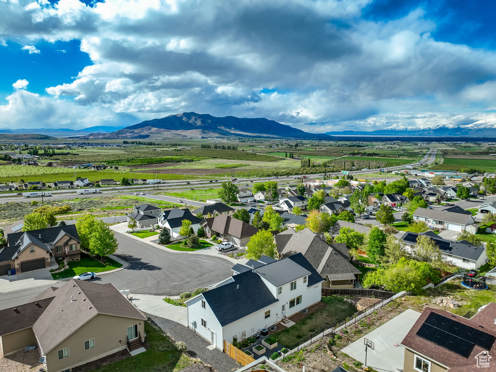 Birds eye view of property featuring a mountain view