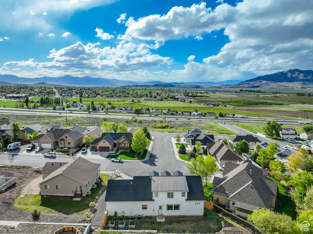 Bird\\\'s eye view featuring a mountain view