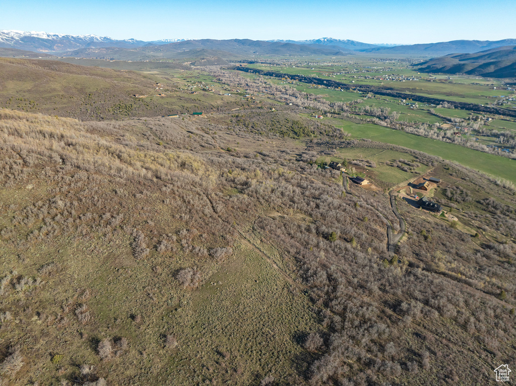 Aerial view with a mountain view