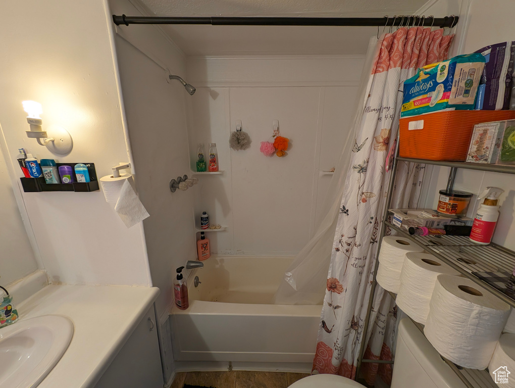 Full bathroom featuring vanity, toilet, and shower / bathtub combination with curtain