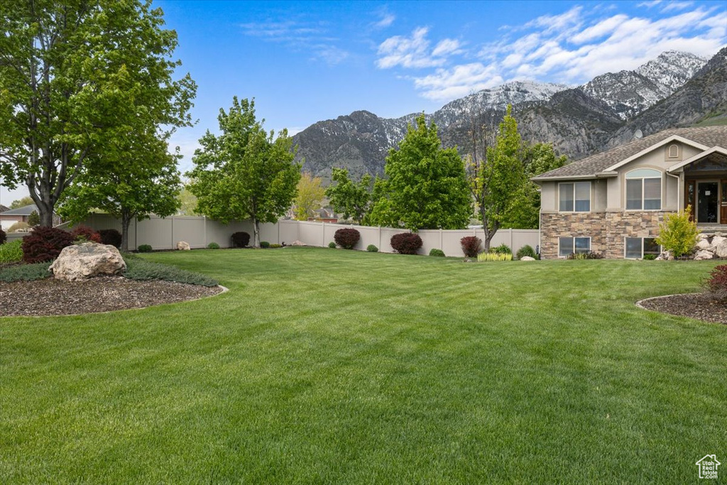 View of yard featuring a mountain view