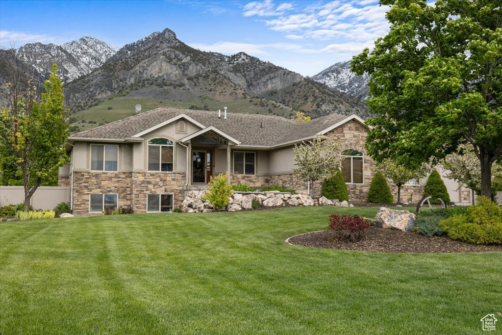 Craftsman-style home with a mountain view and a front lawn