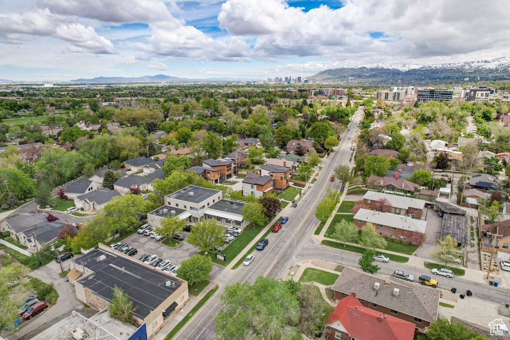 Aerial view with a mountain view