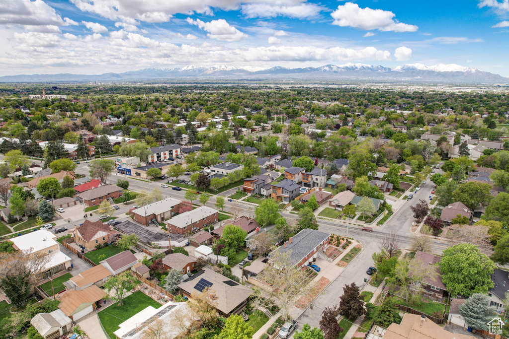 Aerial view with a mountain view