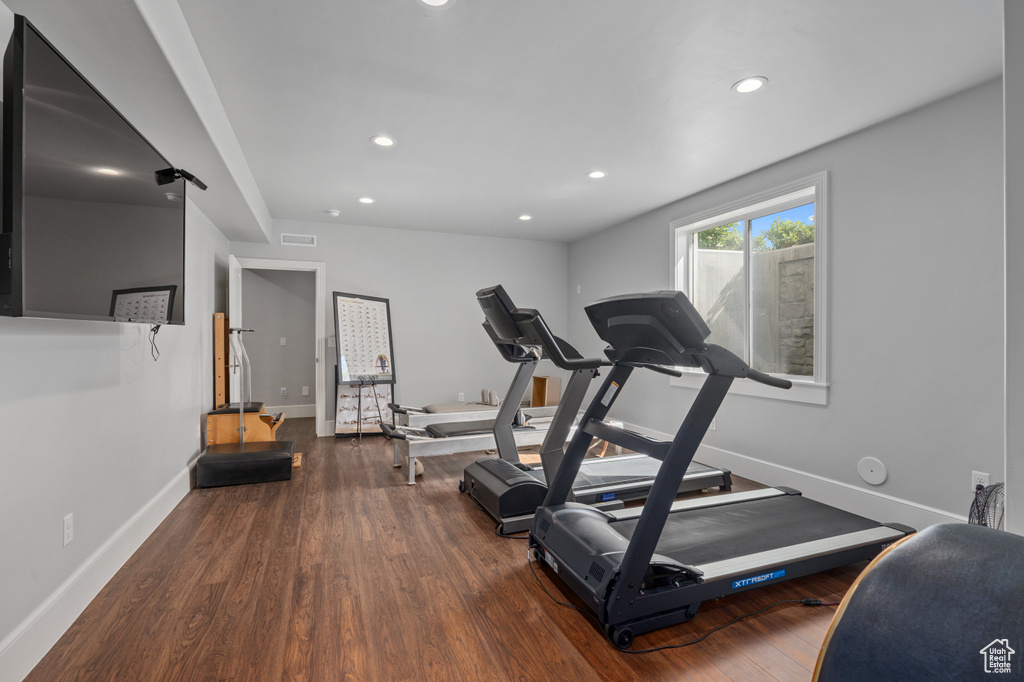 Exercise room with hardwood / wood-style flooring