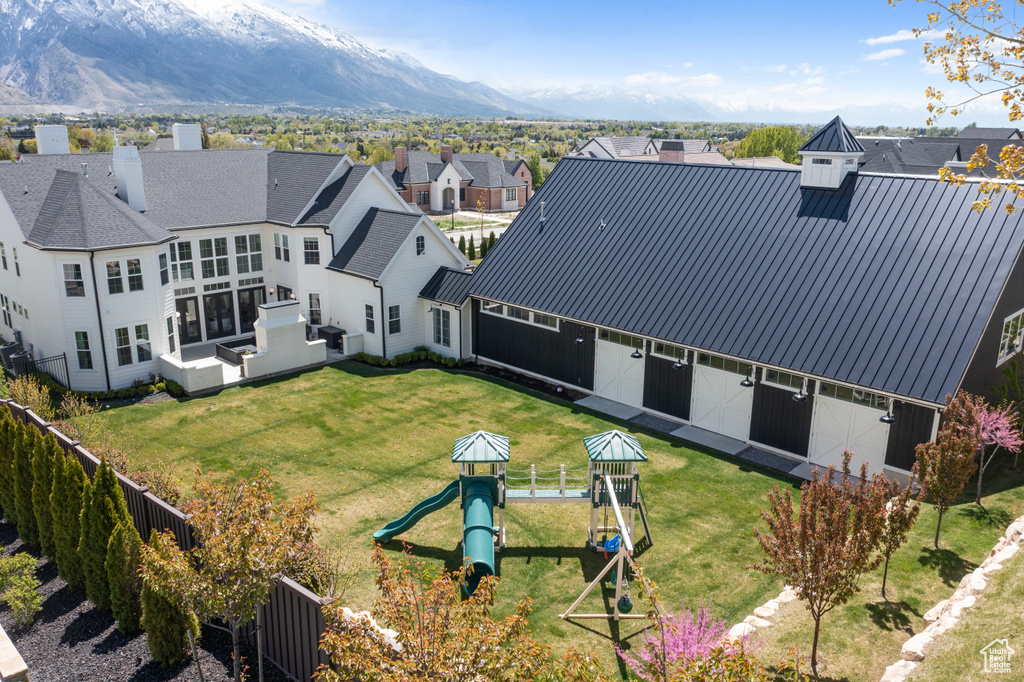 Birds eye view of property featuring a mountain view