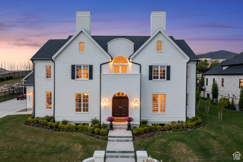 View of front of house featuring a yard